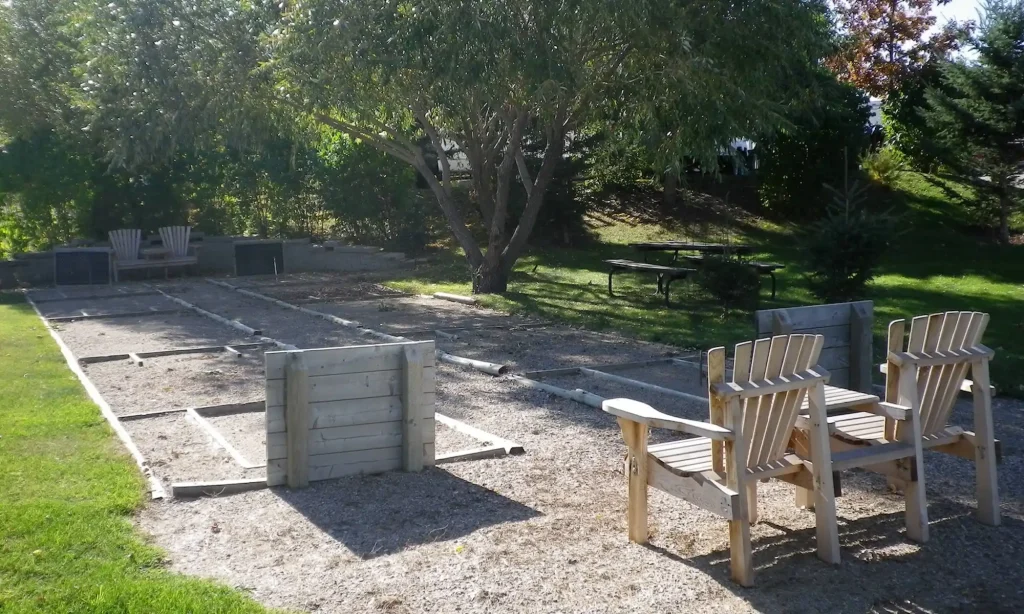 Two lanes at the Horseshoe Court East of the BraeBurn Inn